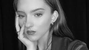 Amy Oyler's Instagram, Twitter & Facebook