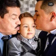 LES DEJO ESTA FOTO JUNTO CON TODOS MIS HERMANOS Y MI PAPÁ!!! NO ES PERFECTA  MÁS SE ACERCA A LO Q YO SIMPLEMENTE SOÑÉ!