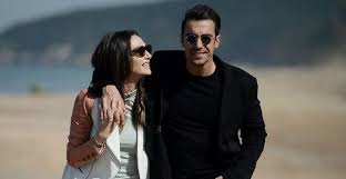 İbrahim çelikkol with his wife mihre celikkol: Siyah Beyaz Ask Actors Birce Akalay And Ibrahim Celikkol Reunited In New Turkish Series