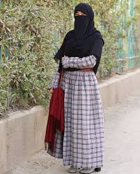 وره واضحه للدريس اهوه علشان محدش يزعل هو قماشته صوف كنت عاملاله جيب من الجنب اصلي بحب الجيوب ف Niqab Fashion Muslimah Fashion Outfits Muslim Hijab