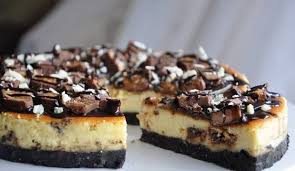 It has moist chunks of oreo cookies in the cheesecake as well as whole cookies and raspberries along the outside. Pin On Cheese Cake