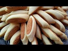 المقروط بالكاوكاو الفول السوداني Gateau Marocain Aux Cacahuetes Makrout Food Just Desserts Christmas Candy Crafts