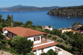 Giardino o terrazza attrezzata e piscina condominiale, parcheggio privato o condominiale, villette indipendenti o appartamenti luxury. Appartamenti Aperti Tutto L Anno Isola D Elba