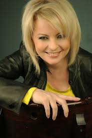 Bartošová utekla za hranice. Macura ji se sešitou hlavou odvezl do  Rakouska!