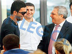 1952 yılında diyarbakır'ın ergani ilçesinde dünyaya gelen aziz yıldırım, ilkokul ve lise eğitimini düzce'de almıştır. Yildirim Ve Arda Dan Surpriz Bulusma