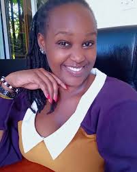 Acha nikae chini niwaambie vile 'I will love you forever' alinifanyia🤣🤣🤣  📸 Msndindi💫