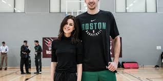 Nach ihrem rückzug erzählt die sängerin in einem interview, warum geld ihr wichtig ist und wieso sie bei. London Basketball Fan Lena Meyer Landrut Arbeitet An Neuem Album Rheinische Anzeigenblaetter De