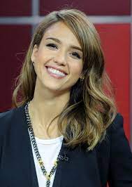 The Right Celebrity Haircut For Your Hair Texture Jessica Alba Hair Celebrity Haircuts Cute Hairstyles For Medium Hair