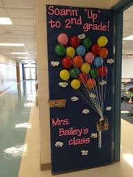 Deco Porte De Classe Pour Creer Une Rentree Emotionnelle Decoration Classe Themes De Salles De Classe Porte De Classe