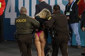 Listen to the radio call here. Super Bowl Streaker Kelly Kay 27 Says She S Just Living Her Best Best Life As She Leaves Jail After Half Naked Display
