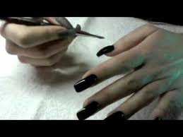 Vous apprendrez comment embellir les ongles grâces au gel uv. Pose Gel Uv Et Vernis Noir Avec Nail Art Mate Brillant Youtube