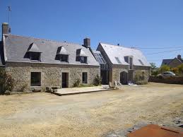 Cette propriété est composée d'une maison de 130m2, d'une grange de 300m2 sur 2 étages et d'appentis de 170m2. Renovation D Un Corps De Ferme Poriel