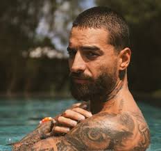 Maluma celebra el verano con 'Bronceador' y un video grabado en Cartagena  de Indias
