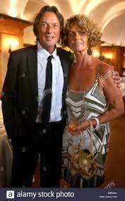 From wikipedia, the free encyclopedia. Promi Arzt Stellt Dr Hans Wilhelm Muller Wohlfahrt Fur Bilder Mit Seiner Frau Karin Wahrend Seines 70 Geburtstags Party Am Seehaus In Munchen Deutschland 16 August 2012 Dr Mueller Wohlfahrt Ist Unter Anderem Der Club Arzt