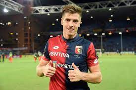 He began his professional career with ekstraklasa club zagłębie lubin.over the course of four seasons, he scored 15 goals in 72 appearances for the team, before joining cracovia in 2016. Real Madrid Krzysztof Piatek Chelsea Transfer Battle