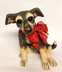 Hundefigur Trevor Mit Schleifchen Keramik Kunst Blog Keramik Kunst Ausgestopftes Tier Tonskulpturen