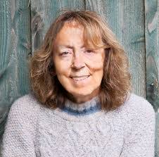 Poppy Dean's Instagram, Twitter & Facebook