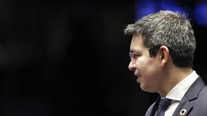 Randolfe desistiu de visitar marcola e resolveu falar para o canal do boi que bolsonaro havia lhe metido o cacete, o que deixou bolsonaro com raiva, pois isto vai contra sua virilidade. Cbn A Radio Que Toca Noticia Oposicao Tenta Recolher Assinaturas Para Abertura De Cpi Sobre Caso Flavio Bolsonaro
