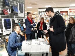 Patrick pelloux cherche des pistes pour aider les victimes, non seulement d'attentats mais de n'importe quel traumatisme, à aller mieux, à se reconstruire comme il dit (je ne. L Urgentiste Patrick Pelloux Je Suis Tres Inquiet Pour Notre Systeme De Sante