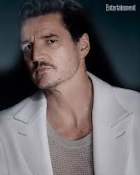 Ngôi sao MCU Pedro Pascal được chụp bởi Charlotte Ellis cho Giải trí Weekly.