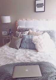 How to design your room to look like a hotel bedroom. Pin By Brielle Brennan On Apartment Apartment Decor Room Inspiration Dorm Room Decor