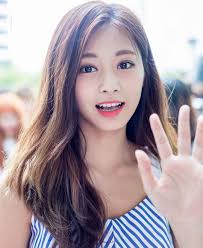 Her Smile Is My Everything Claire Follow Tzuyu V For More Twice Posts Twice Redvelvet Rv Hot Japanese Girls Kpop Girls Tzuyu Twice