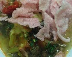 Anda bisa menjadikan sup iga sapi sebagai referensi menu untuk mengolah daging sapi yang anda miliki, simak resepnya ada daging bakar bumbu padang hingga tumis daging sapi paprika. Resep Soto Padang Asli Mangkuto Enak