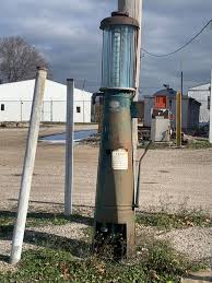 Spotted this old pump today. It's in Johnson County, Kansas. Love seeing  these still out there.
