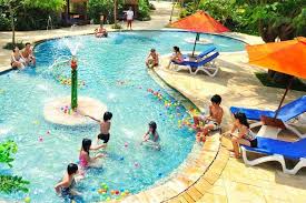 Karena disini anda akan membuat kolam renang umum, maka sebaiknya kolam renang dibikin agak luas, misalnya dengan ukuran 16 m x 8 m x 1,5 m (kedalaman), berarti volume kolam renang adalah 192 m 3. Peluang Usaha Kolam Renang Dan Analisis Bisnisnya