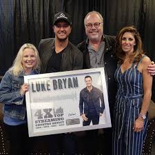 Did You Know That Luke Bryan Has Been The Top Streaming Country Artist For The Past Four Years Luke Bryan Best Country Singers Country Artists