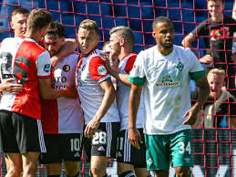 Ein besonderes markenzeichen des stadions ist das zum spielfeld stark abfallende dach, das zudem sehr schmal. Dlgjzkw Ctarmm