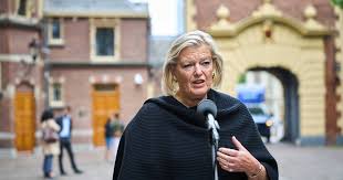 Ankie broekers knol over de bruiloft van grapperhaus: Fnh39 Jkfxyfmm