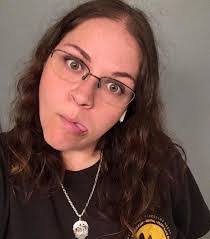 Wanda Seitz's Instagram, Twitter & Facebook