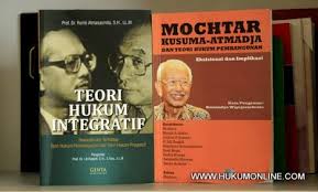 May., hukum internasional 2, pt refika aditama, bandung, 2009 pathiana, i wayan., pengantar hukum internasional, penerbit mandar maju, bandung, 2003 9 hukum internasional nama dosen : Membaca Dua Fase Pemikiran Mochtar Hukumonline Com