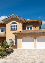 klassischer neubau in mediterranen farben mediterrane hausfassade mediterrane hausplane haus aussendesign