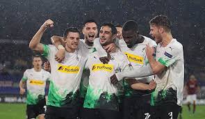 Die hessen stehen derzeit sechs punkte vor dem relegationsplatz, borussia mönchengladbach hat sechs punkte rückstand auf tabellenführer fc bayern münchen. Borussia Monchengladbach Gegen Eintracht Frankfurt Heute Live Im Tv Livestream Und Liveticker