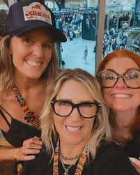 Claire Dunlap (@clairebdun) • Threads, Say more