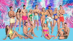 Host arielle vandenberg and narrator matthew hoffman return with even more love and romance this summer as love island escapes the desert and heads back to the beach. Skay0ndcy1u9fm