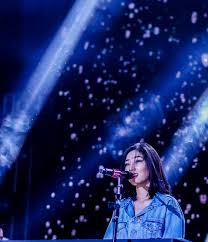 Bercerita tentang komposer musik jenius dan idol misterius bernama han gyeol (lee hyun woo) yang bertemu dengan siswa perempuan bersuara merdu yoon so rim (joy). Isyana Sarasvati Wikipedia