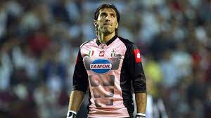 Surely whenever you think of great buffon performances this is the one that immediately springs to mind. Buffon Juventus Champions League Final 2003 Catawiki