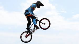 Elke vanhoof (born () 16 december 1991) is a belgian female bmx rider, representing her nation at international competitions.she competed in the time trial event and race event at the 2015 uci bmx world championships. Elke Vanhoof N A Pu Eviter La Chute En Bmx
