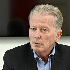 Jump to navigation jump to search. Intrigen Und Indiskretionen Ex Ovp Chef Mitterlehner Prasentiert Buch Politik Vienna At