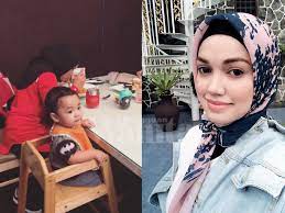 You don't have an instagram account? Layanan Baik Puteri Sarah Liyana Terhadap Pembantu Anaknya Duduk Makan Semeja Curi Perhatian Mingguan Wanita