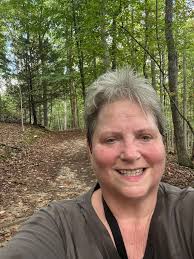 Length and type of trails around Lake Somerset?