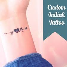 Tatuajes De Iniciales Tatuajes Iniciales Disenos De Tatuaje Para Parejas Tatuajes En Los Dedos