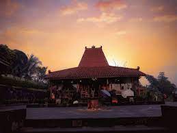 The staff is very warm and friendly. Akomodasi Bergaya Joglo Di Bogor Sensasi Staycation Dengan Nuansa Jawa Yang Kental