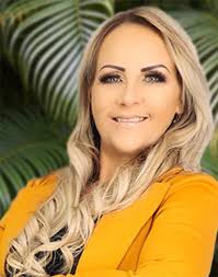 Liza Carrillo's Instagram, Twitter & Facebook