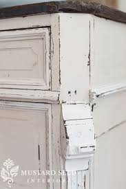 Bit.ly/2s7jinz in this video how to lightly distress chalk painted furniture. I Ve Shared A Lot Of Tips About Distressing Furniture Through The Years But I Decid Distressed Furniture Painting White Painted Furniture Distressed Furniture