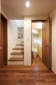 Swan Lake House Sharing The Casual Guest Bedroom Bathroom En 2020 Toilettes Sous Escalier Idees Escalier Escalier Rustique