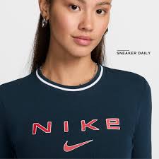 Áo Nike Sportswear Chill Knit Women's Slim Long Sleeve Crop Graphic T-Shirt  FZ2859-478